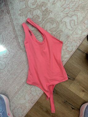 REORIA Women's Trendy Plunge One Shoulder Sleeveless Bodysuit coral size small